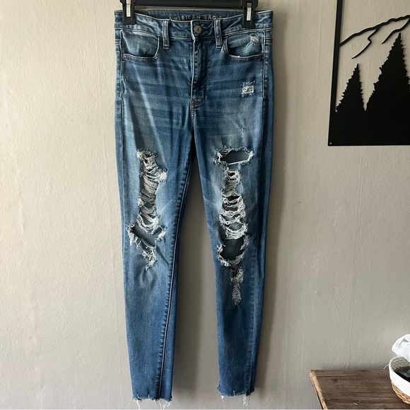 American Eagle Distressed Super High Rise Jeggings Size 4 - Picture 1 of 8